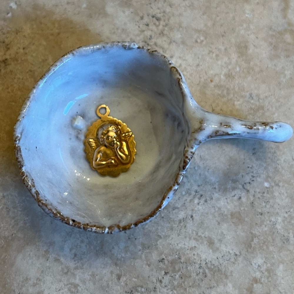 1980’s 18k Gold Guardian Angel pendant〰️